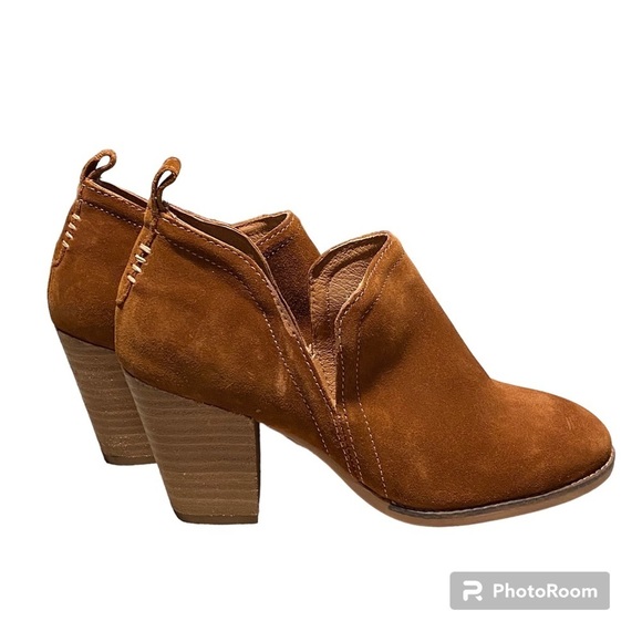 Artisan Shoes - Artisan By Zigi Women’s Suede Slip On Sally Ankle Boot  Size 9